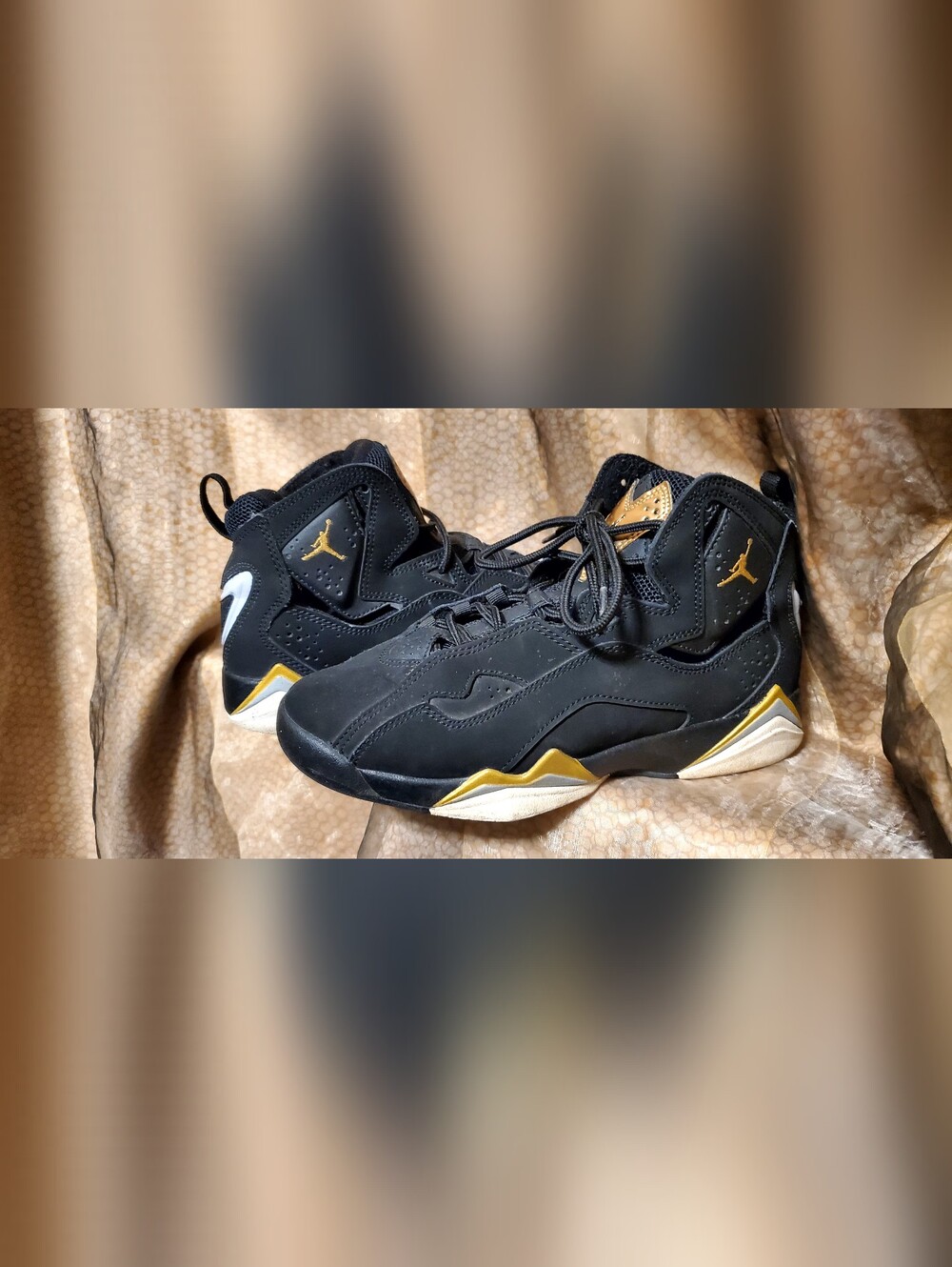 Nike Air Jordan True Flight Youth (Black/White/Metallic Gold).